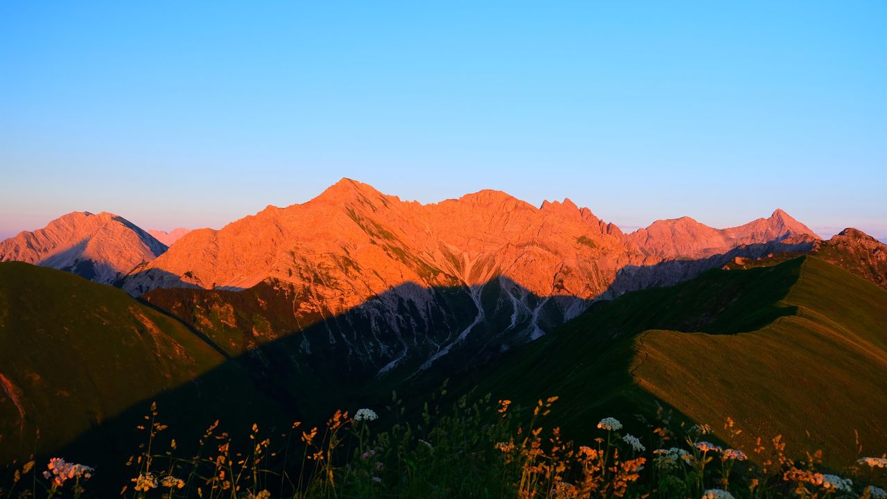 Roter Stein im Sonnenuntergang Roter Stein im Sonnenuntergang